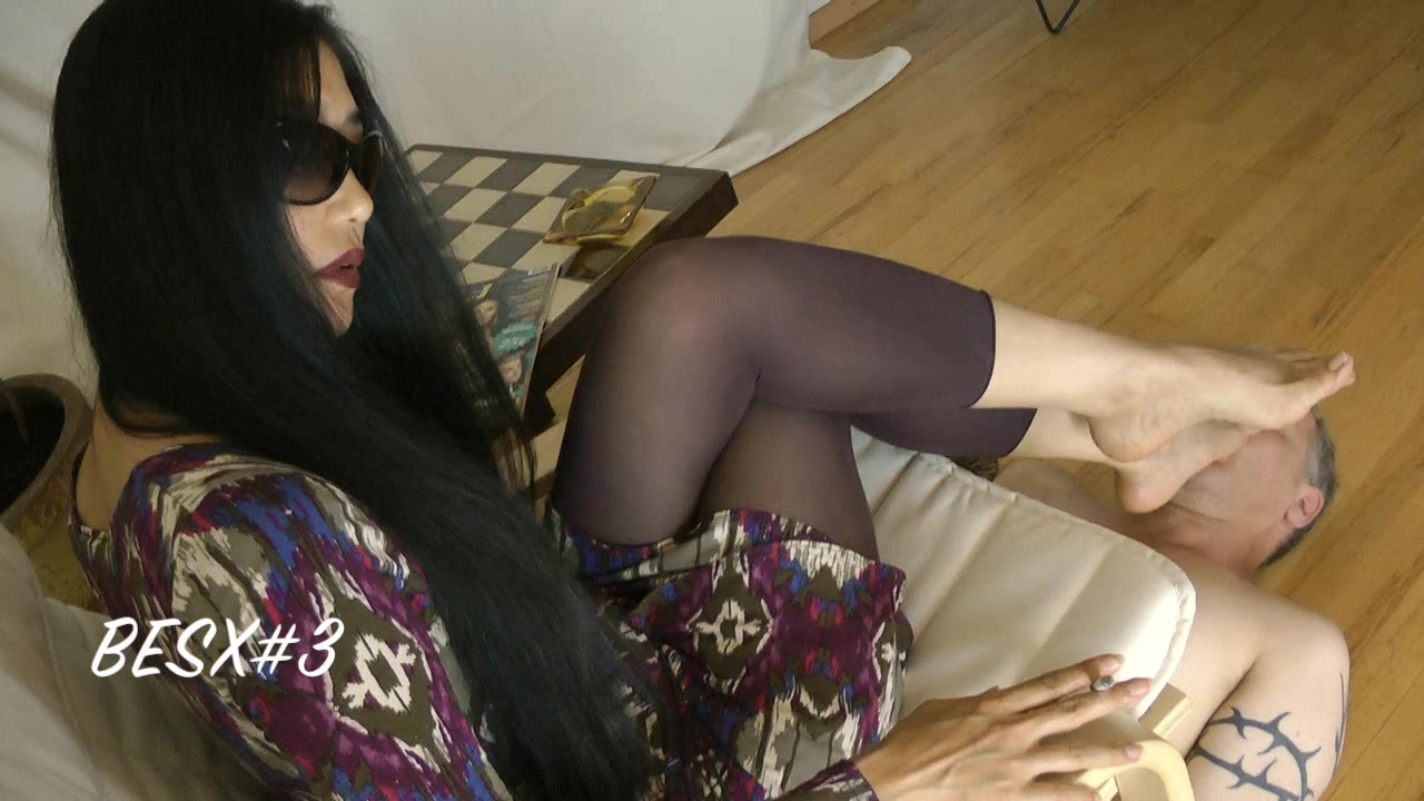 Mistress Leyla Foot